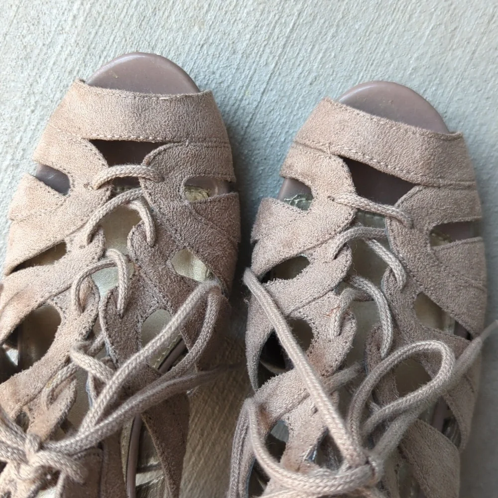 ELLE Sienna Taupe Lace‎ Up 2 inch Heels 6.5